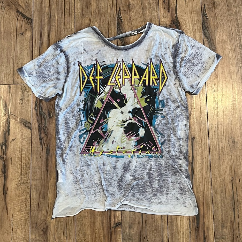 Def Leopard Distressed Graphic T-Shirt